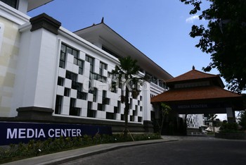 Media Center itu terletak di ballroom lantai 1 Bali Nusa Dua Convention Center (BNDCC) 1 di kawasan Nusa Dua, Bali.