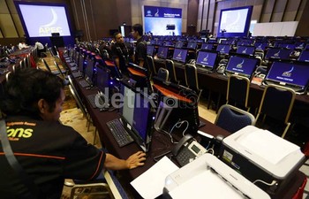 Sebanyak 700 komputer yang disertai koneksi LAN atau wifi sudah bisa dipergunakan. Seluruh komputer berada dalam posisi menyala.
