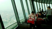 360 Cafe buka setiap hari. Kloter pertama lunch buffet mulai dari pukul 11.30-13.00 waktu setempat. Lalu pukul 13.30-15.00 waktu setempat. Setelah itu dibuka untuk high tea set pukul 15.30-17.00 waktu setempat. Terakhir dinner buffet dari 18.30-21.00 (Herianto/detikTravel)