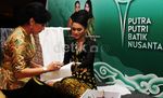 Anita Chairul Tanjung Membatik