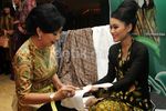 Anita Chairul Tanjung Membatik