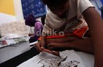 Ramaikan Hari Batik Warga Membatik