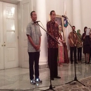 Kompak Berbatik, Dahlan dan Jokowi Sepakat Tuntaskan Banjir di DKI