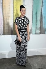 Katy Perry Cantik Berbunga