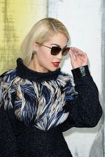Gaya Rita Ora di Paris Fashion Week