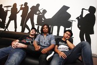 New sound, lebih simple tapi lebih nendang, ucap Gugun.