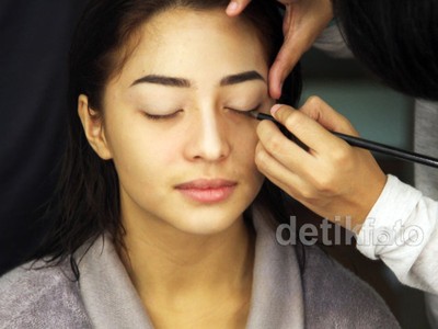 Mengintip Behind The Scene Pemotretan Nikita Willy