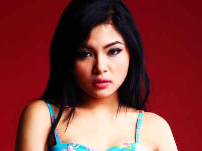 Pose Seksi Selingkuhan Adjie Pangestu