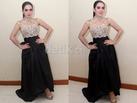 Sepatu heels Christian Louboutin membuat penampilan Syahrini semakin glamor. Gus Mun/detikHOT.