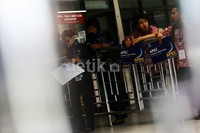 Panitia penjemputan pun tampak sibuk mengatur dan menjemput para tamu tersebut.