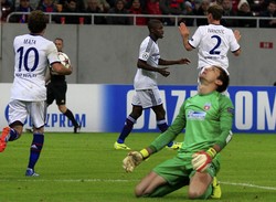Dengan kemenangan ini Chelsea berada di posisi kedua Grup E dengan raihan tiga poin. Mengumpulkan angka sama dengan Basel, mereka unggul selisih gol. REUTERS/Radu Sigheti.