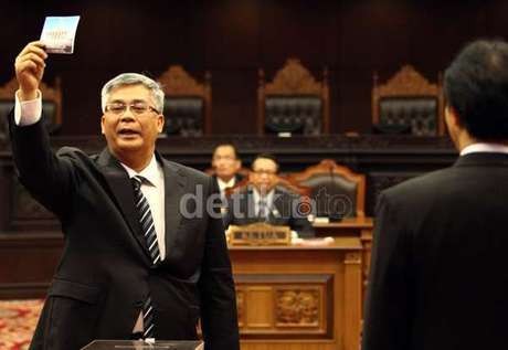 Apa Hubungan antara Akil, Chairun Nisa dan Bupati Hambit Bintih?