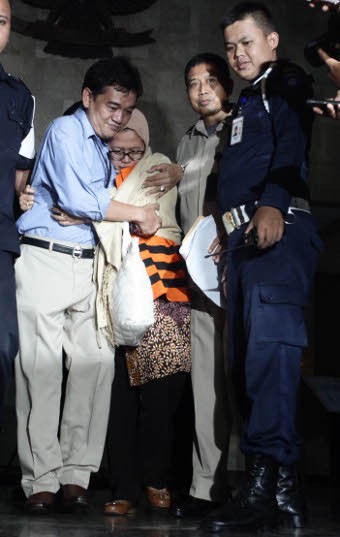 Usai Diperiksa KPK, Chairun Nisa Jadi Tahanan Pertama Kasus Suap Akil