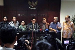 Hakim Harjono: Kasus Akil Membuat 10 Tahun Pengabdian Saya di MK Sia-sia