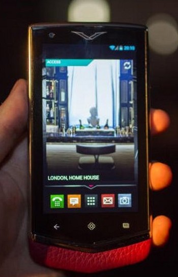 Vertu Constellation memakai sistem operasi Android 4.2 Jelly Bean (kredit foto:cnet)
