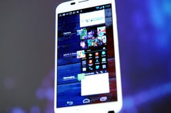 Ponsel Android, iPhone & BlackBerry Terbaik Saat Ini