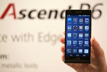 Huawei memperkenalkan Ascend P6 sebagai ponsel jagoannya. Dengan ketebalan hanya 6,18 mm, Huawei mengklaim Ascend P6 adalah smartphone tertipis di dunia. (kredit foto: getty images)     