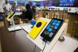 Ponsel Android, iPhone & BlackBerry Terbaik Saat Ini