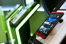 Ponsel Android, iPhone & BlackBerry Terbaik Saat Ini