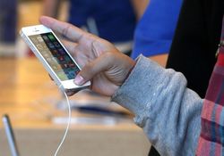 Ponsel Android, iPhone & BlackBerry Terbaik Saat Ini