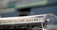 Rencananya PT JM akan menggandeng PT INKA (Persero) untuk merakit 170 kereta dari 200 kereta yang akan digunakan PT JM.    investasi senilai Rp 16 triliun akan digunakan penuh untuk membangun proyek monorel tahap I yang termasuk di dalamnya pembangunan Blue Line dan Green Line.     