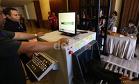 Awak media yang ingin memasuki wilayah tersebut pun harus naik shuttle bus.