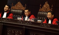 Hanya saja ada pemandangan berbeda karena kali ini yang memimpin sidang adalah Wakil Ketua MK Hamdan Zoelfa.