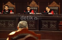 MK menggelar sidang tentang UU Keuangan Negara.