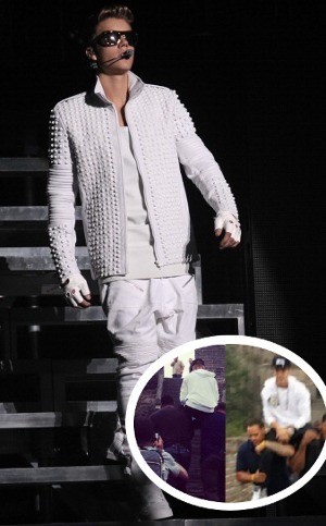 Lihat Tembok Raksasa China, Justin Bieber Digendong 2 Bodyguard