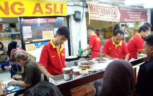 Martabak 65A: Lelehan Cokelat Toblerone dalam Setangkup Martabak Empuk
