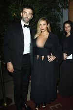 Kim Kardashian Pamer Dada di Paris