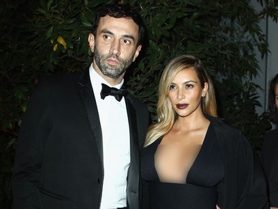 Kim Kardashian Pamer Dada di Paris