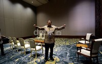 CT lantas menunjukkan ruangan-ruangan yang akan digunakan oleh 21 kepala negara untuk bertemu.