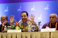 Chairul Tanjung memberikan keterangan pers terkait kesiapan APEC 2013 di Bali Nusa Dua Convention Center, Kamis (3/10/2013).