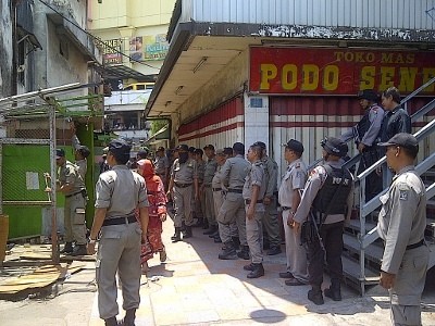 Bangunan Liar di Wonokromo Ditertibkan