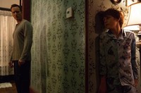 Dalton juga menyadari keanehan yang terjadi dengan ayahnya, Josh. Matt Kennedy/FilmDistrict.     