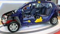 Ayla sudah diperkuat dengan penggunaan baja ringan namun kuat di beberapa bagian bodi mobil. Hasilnya beban mobil bisa berkurang sekitar 40 persen.