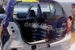 Membongkar Isi Mobil Murah Ayla