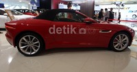 Bicara soal performa jangan pernah meragukan mobil sport yang satu ini. Dengan teknologi terkini dan material terbaik di kelasnya plus dukungan mesin bensin 3.0 Liter V6 Supercharged, mobil memiliki tenaga sampai 340 PS.