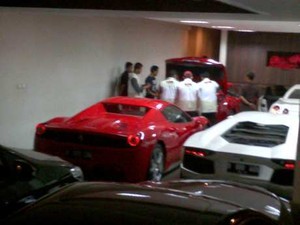 Kisah Hotman Paris yang Satu Geng Lamborghini dengan Adik Atut