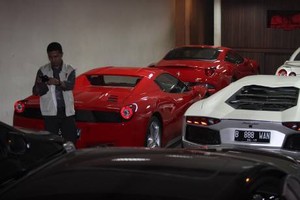 Airin Ngantor Pake Mobil Dinas Camry, Tak Pernah Naik Lamborghini