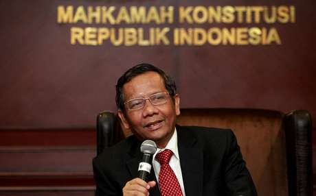 Soal Dua Hakim Lain Pemeriksa Sengketa Bareng Akil, Mahfud: Periksa Saja