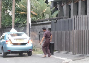 Misteri Sekuriti Rumah Adik Atut dan Koper Besarnya