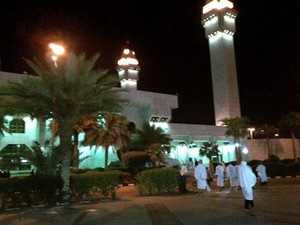 Hiruk Pikuk di Masjid Tanim, Tempat Miqod Umrah