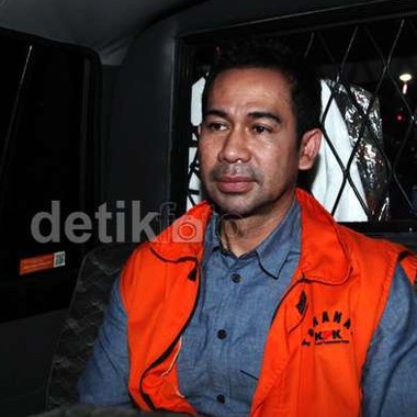Suami Jadi Tersangka, Airin Masih Berada di Amerika