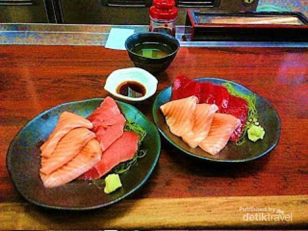 Makan Sashimi Di Pasar Ikan Terbesar Sedunia Di Tokyo