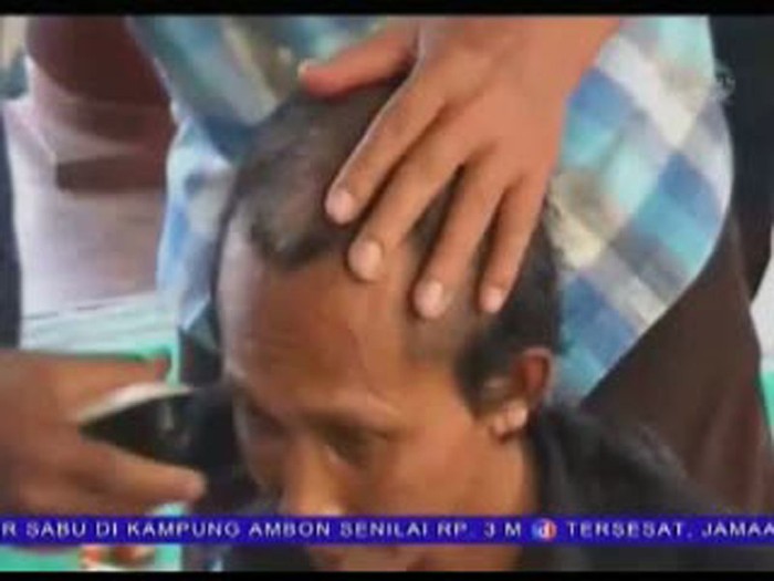 Adik Gubernur Banten Ditangkap, Warga Potong Rambut
