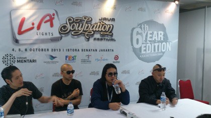 Garap Album Baru, Far East Movement Ditolak oleh Britney Spears & Miley Cyrus