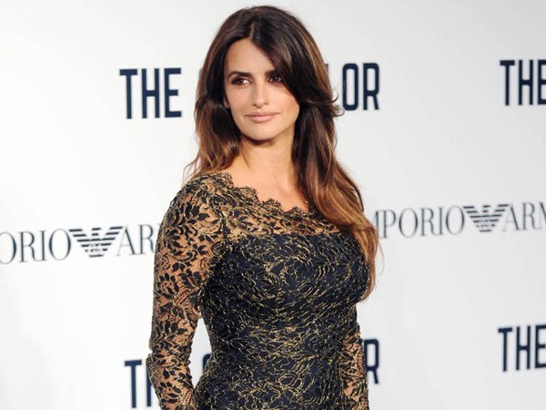 Lekuk Tubuh Penelope Cruz Pasca Melahirkan