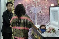 Sebelumnya ibunda dari penyanyi Ello itu juga pernah mengidap penyakit kanker payudara selama 4 tahun. Noel/detikHOT.